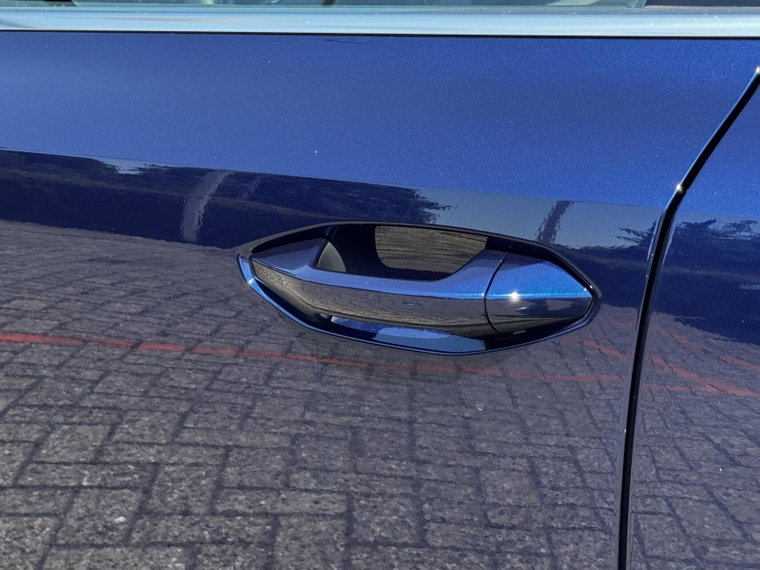 Vehicle Image 33