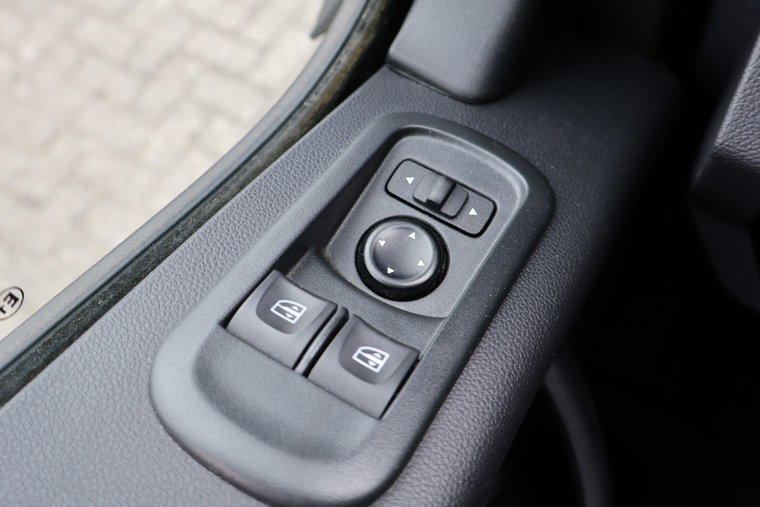 Vehicle Image 32