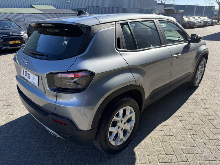 Vehicle Image 6