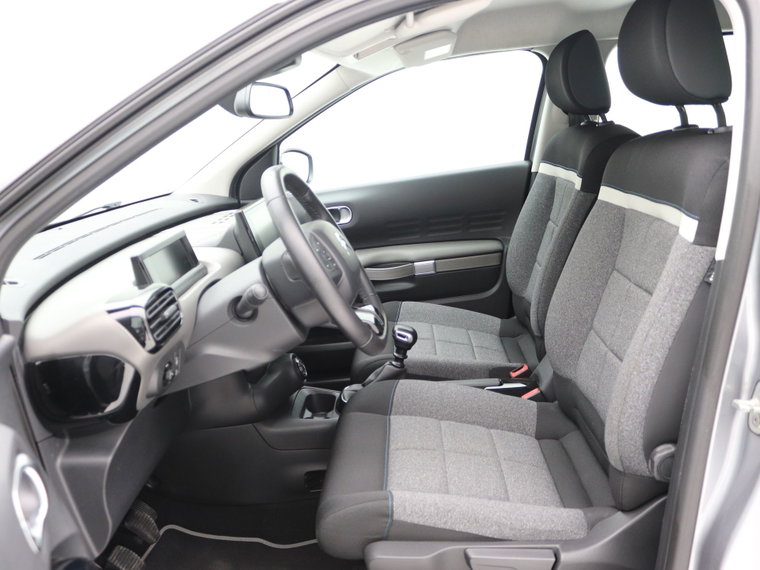 Vehicle Image 12