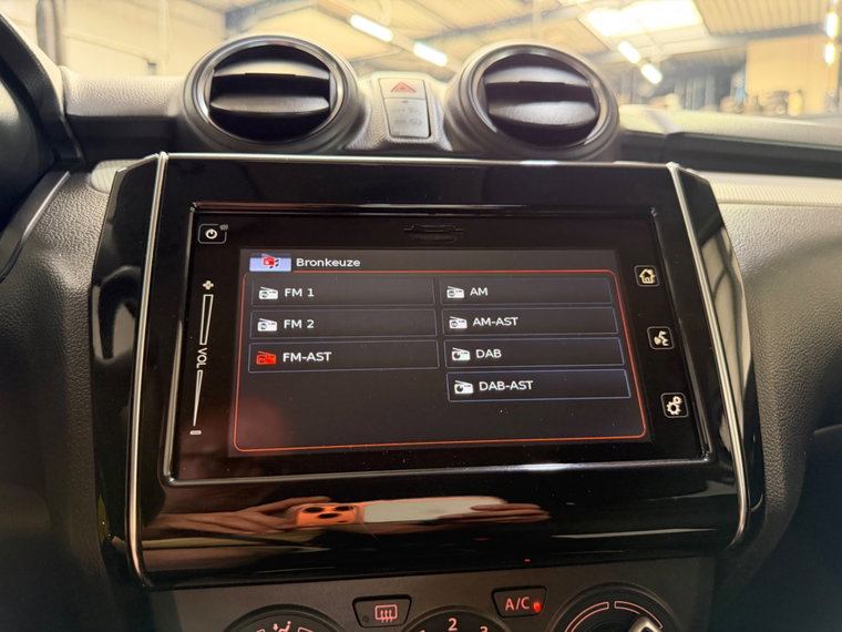 Vehicle Image 32