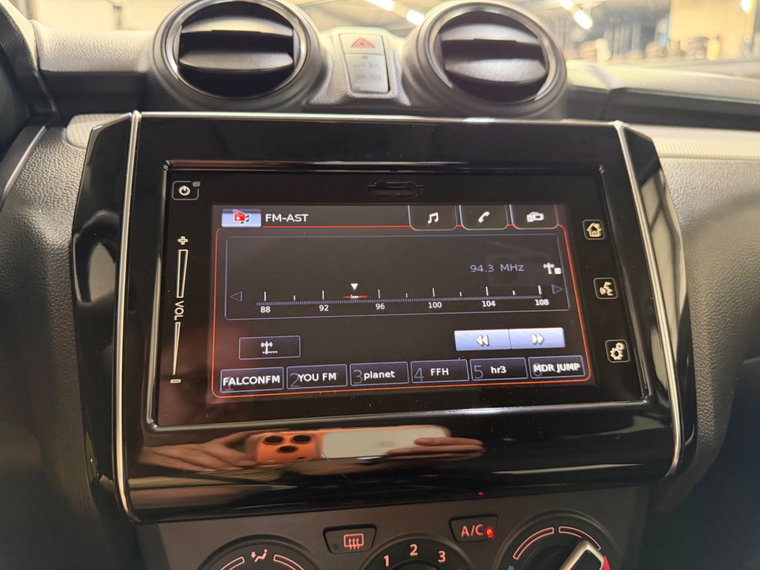 Vehicle Image 38