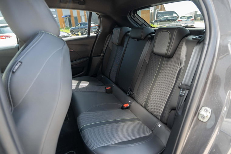 Vehicle Image 36