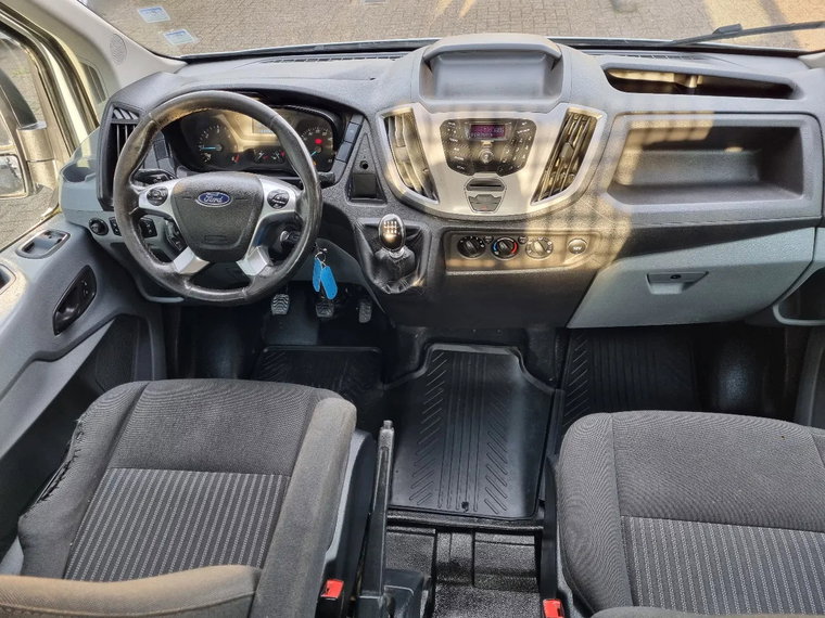 Vehicle Image 6