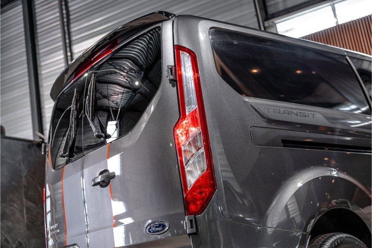 Vehicle Image 9