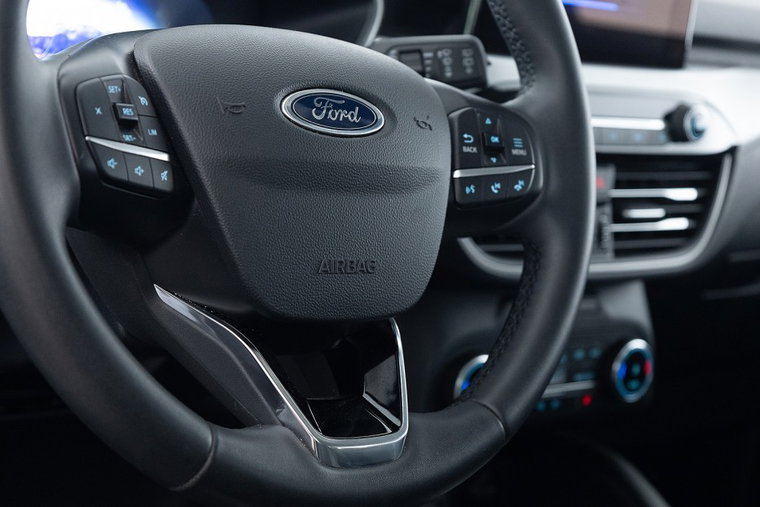 Vehicle Image 9