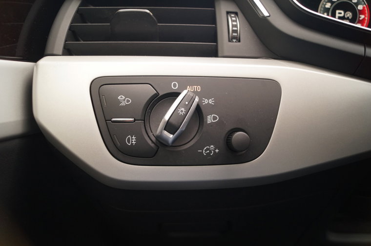 Vehicle Image 24