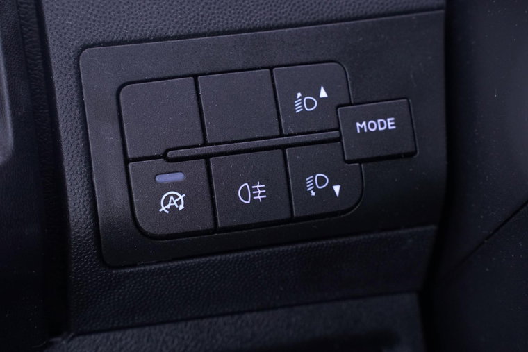 Vehicle Image 32