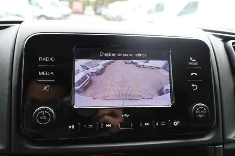 Vehicle Image 25