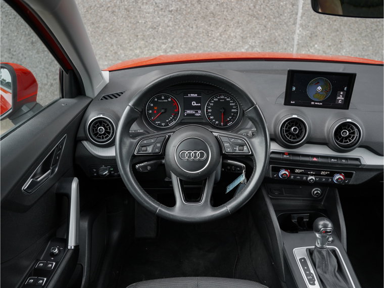 Vehicle Image 25
