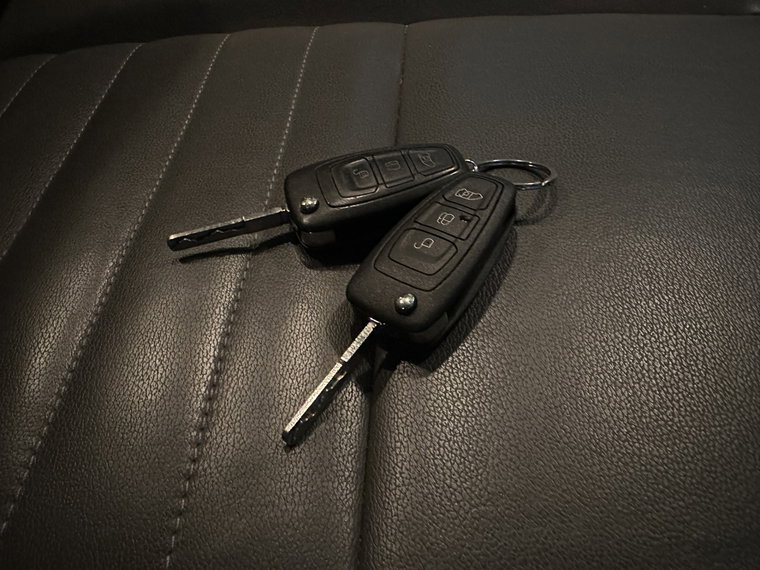 Vehicle Image 24