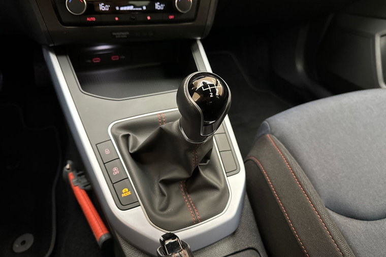 Vehicle Image 28