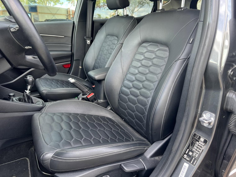 Vehicle Image 15
