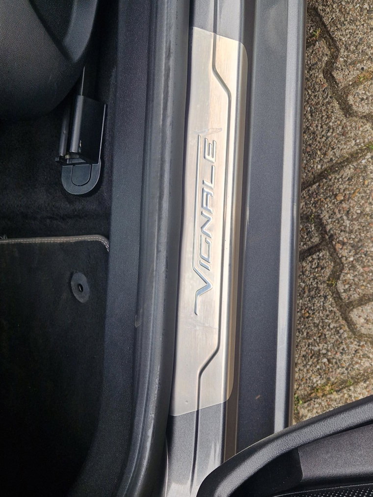 Vehicle Image 33