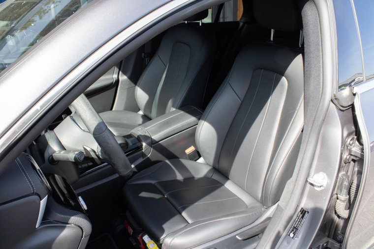 Vehicle Image 16