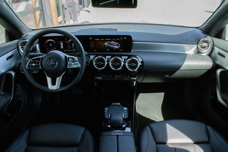 Vehicle Image 19
