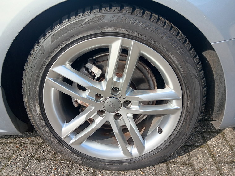 Vehicle Image 12