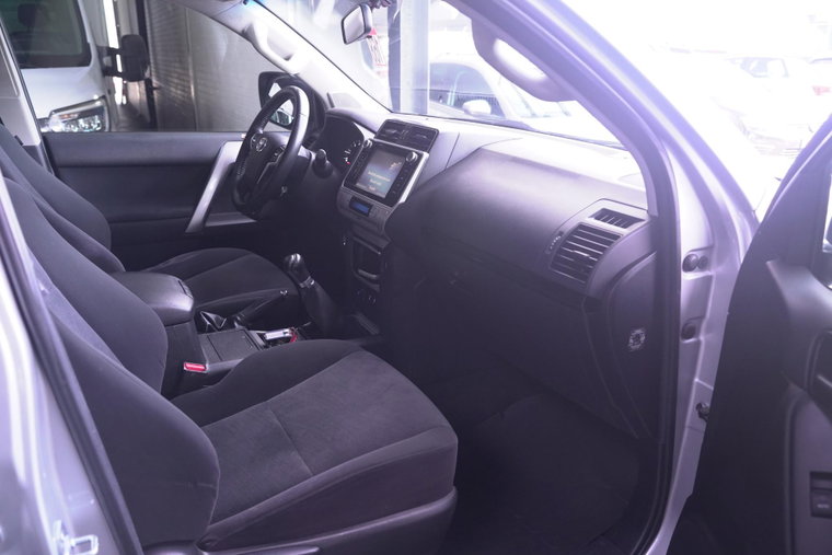 Vehicle Image 25