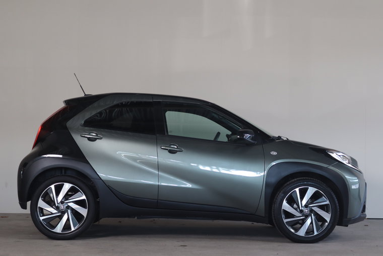 Vehicle Image 16