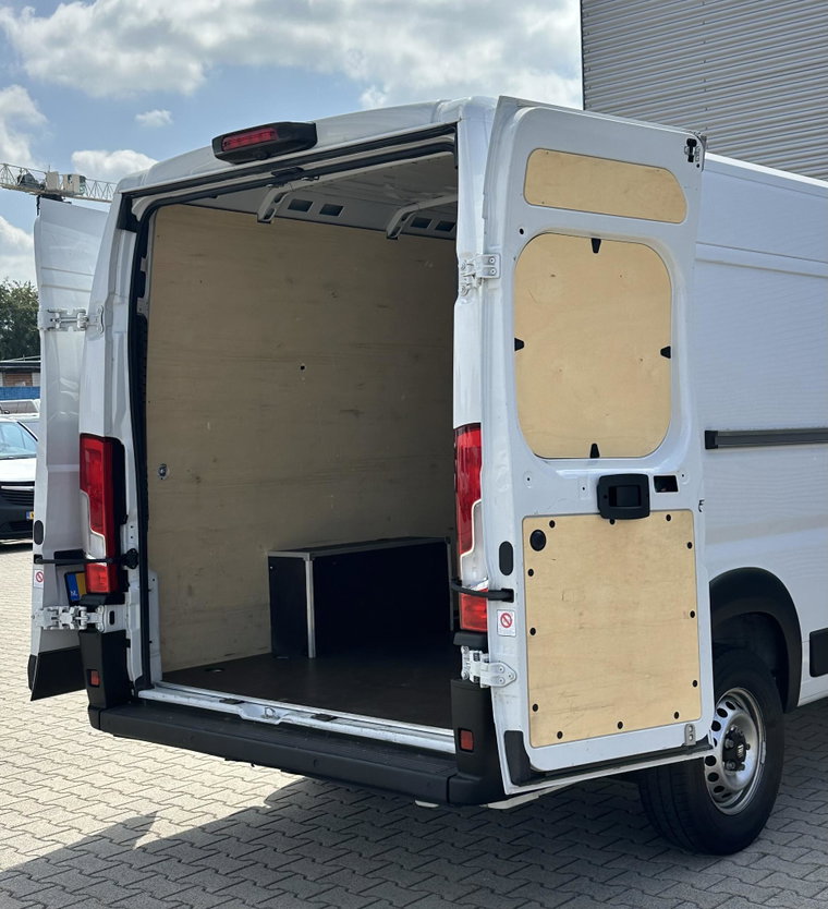 Vehicle Image 18