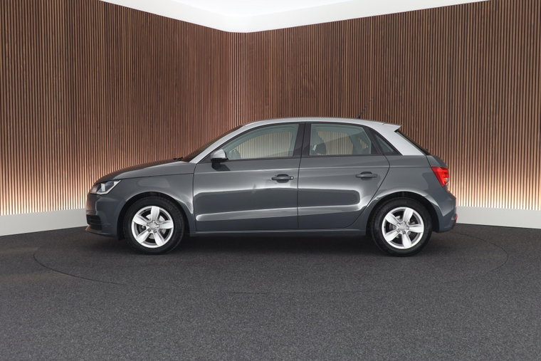 Vehicle Image 4