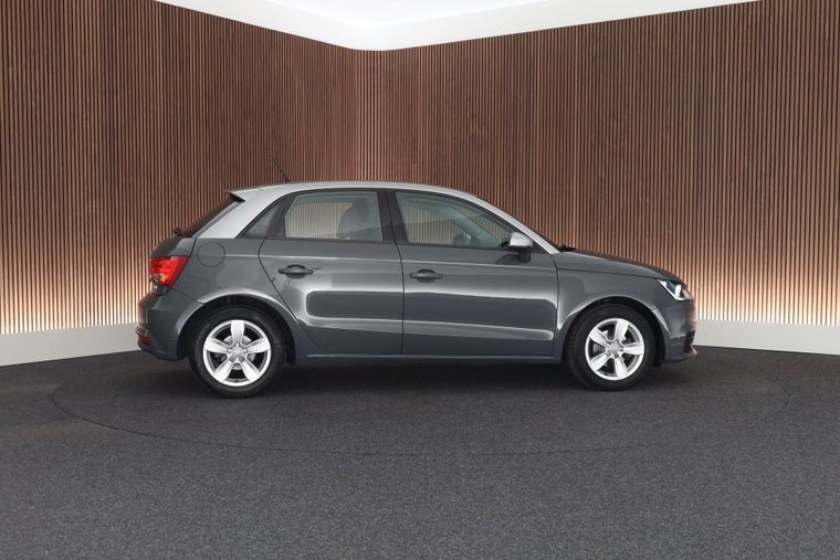 Vehicle Image 7