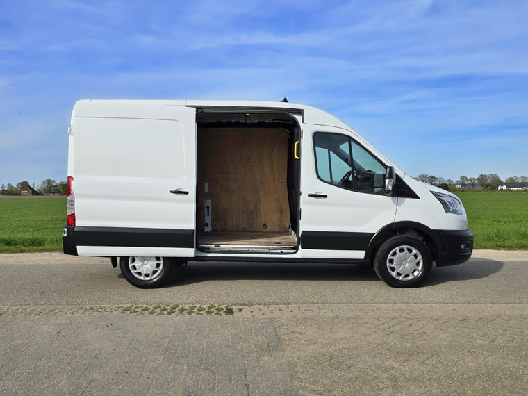 Vehicle Image 27