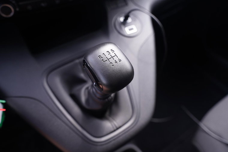 Vehicle Image 32