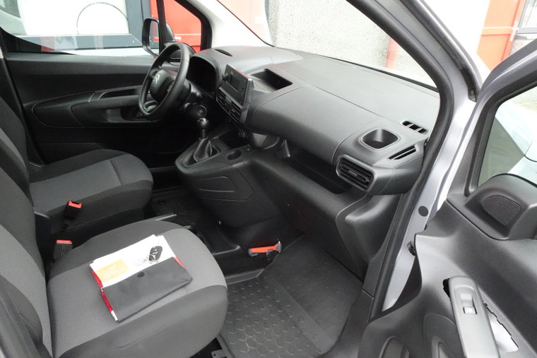 Vehicle Image 15