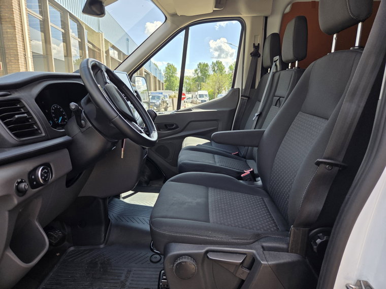Vehicle Image 13