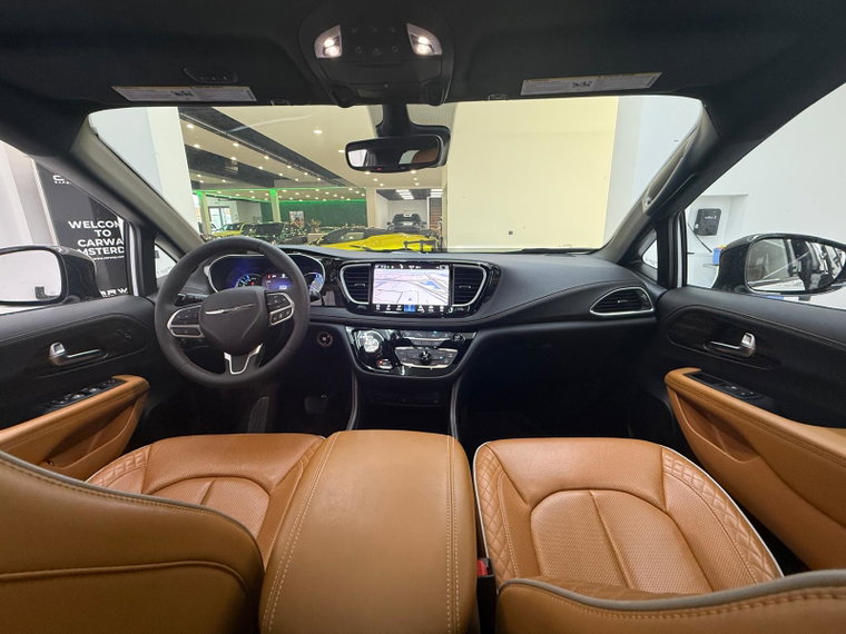 Vehicle Image 12