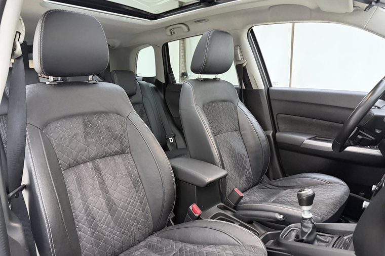Vehicle Image 13