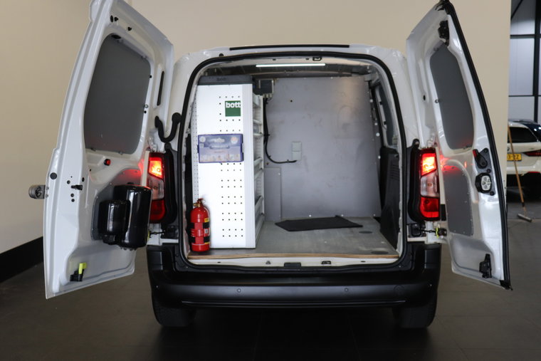 Vehicle Image 10