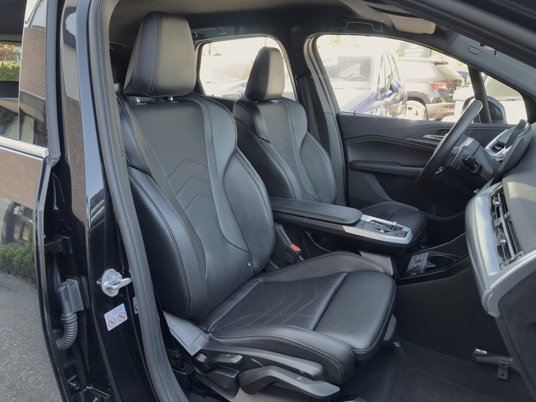 Vehicle Image 25