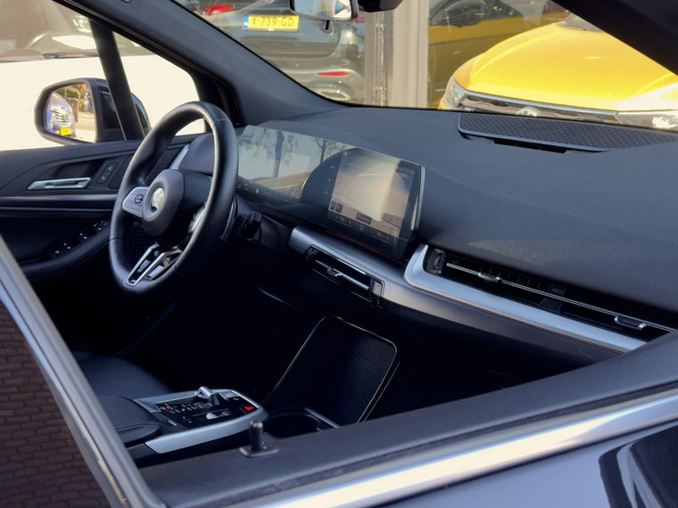 Vehicle Image 32