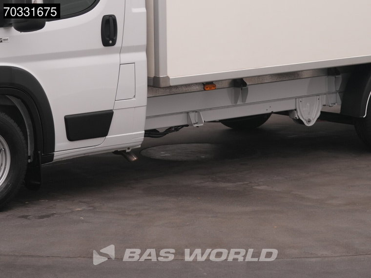 Vehicle Image 33