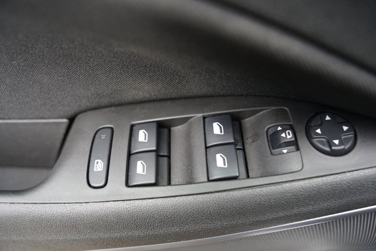 Vehicle Image 32