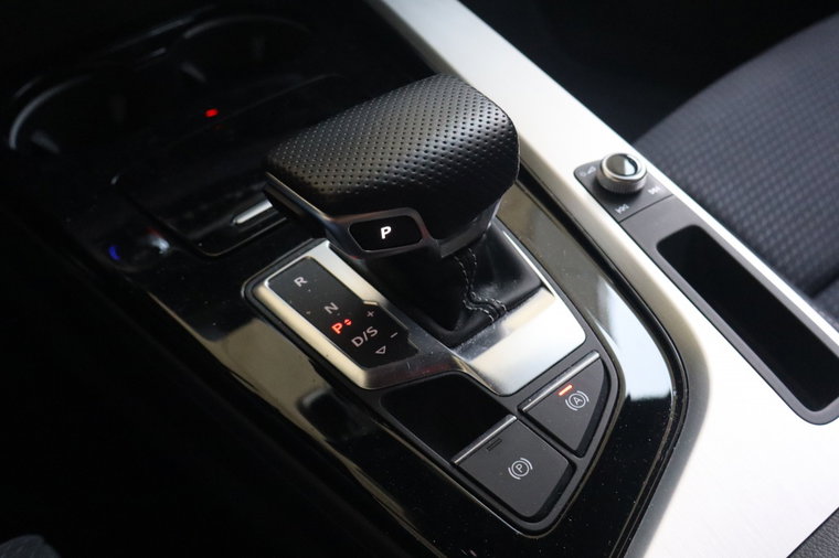Vehicle Image 21