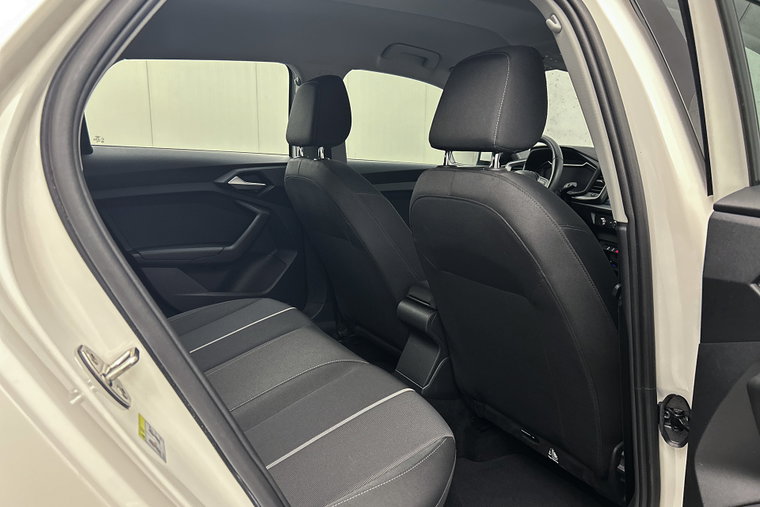 Vehicle Image 17