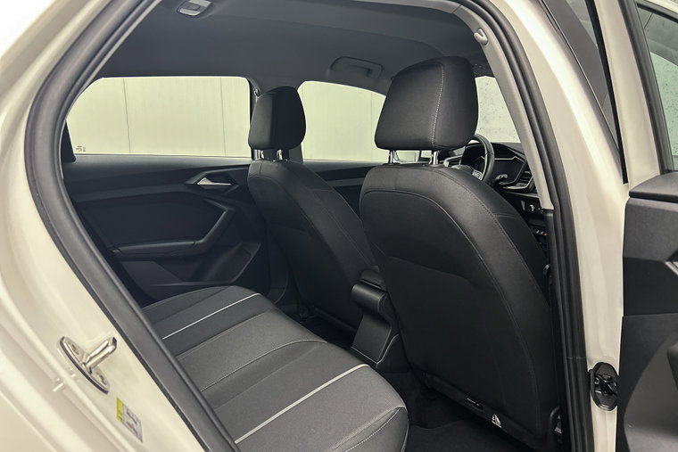 Vehicle Image 18