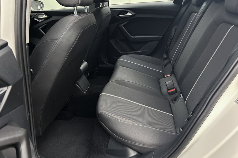 Vehicle Image 27