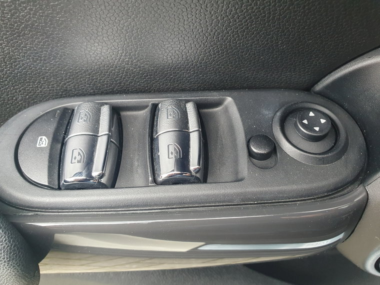 Vehicle Image 38