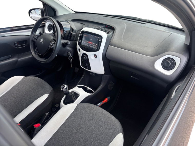 Vehicle Image 12