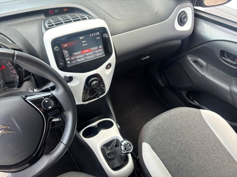 Vehicle Image 16