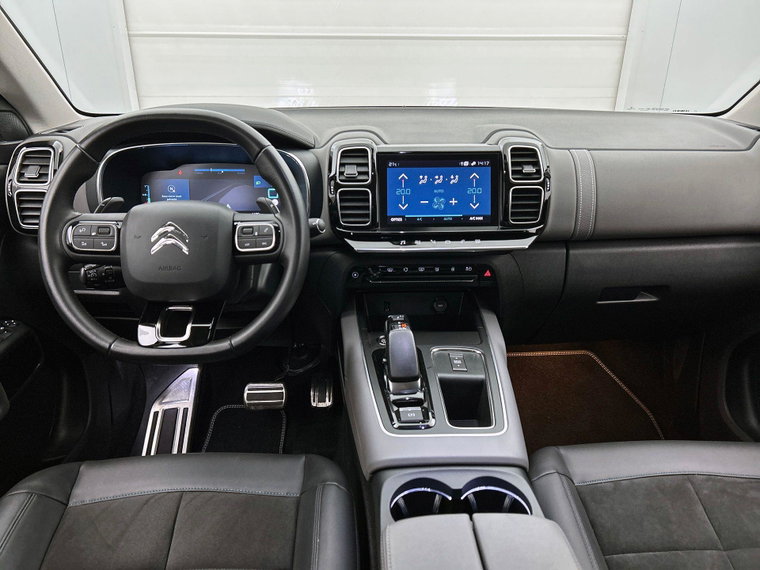 Vehicle Image 25