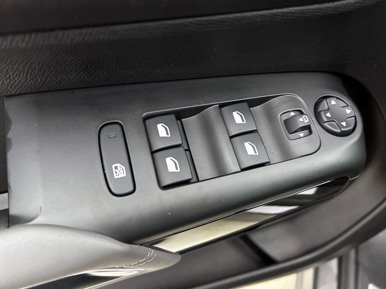 Vehicle Image 37