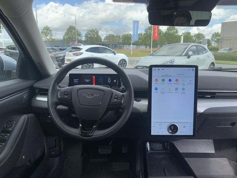 Vehicle Image 17