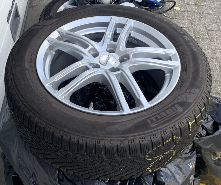 Vehicle Image 35