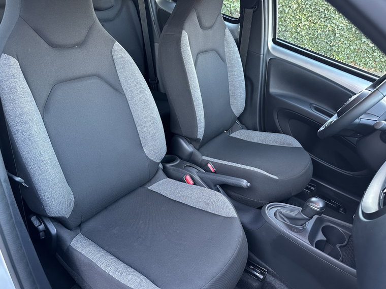 Vehicle Image 32