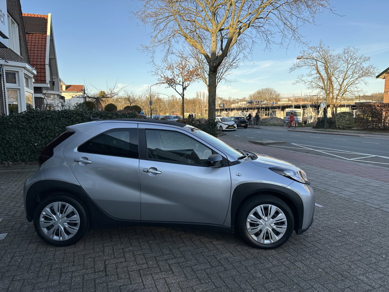 Vehicle Image 10